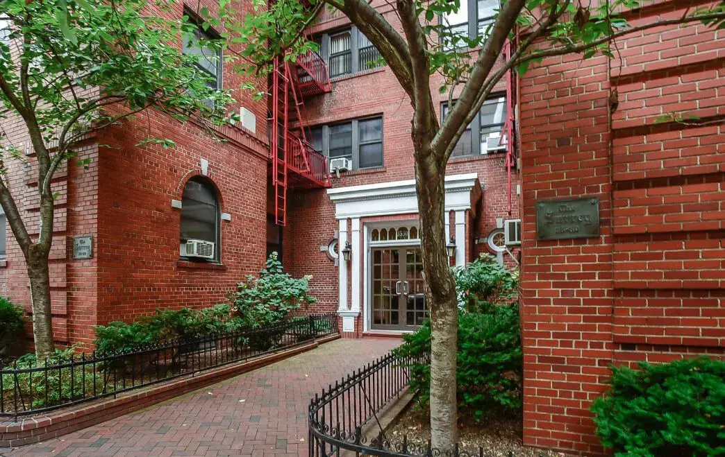  The Surrey is located in 35-30 73rd St, Queens, NY 11372